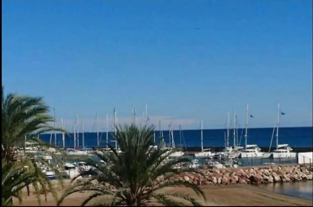 Beachfront بيت للعطل *