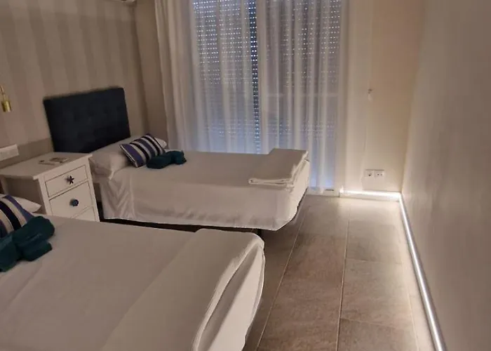 Beachfront بيت للعطل