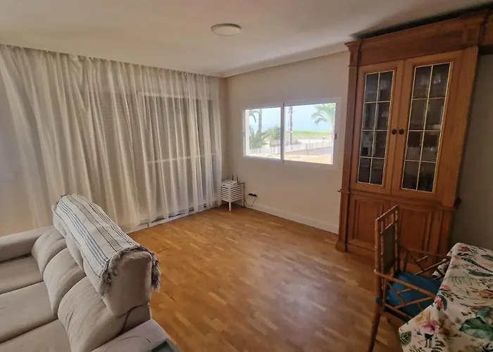 Beachfront بيت للعطل *