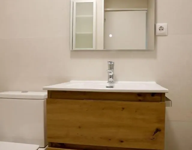 Renovado Y Sofisticado En El Centro De *