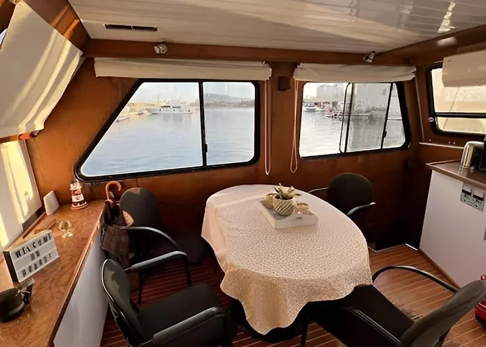 Barco Muy Espacioso Con Dos Terrazas Centro!! *