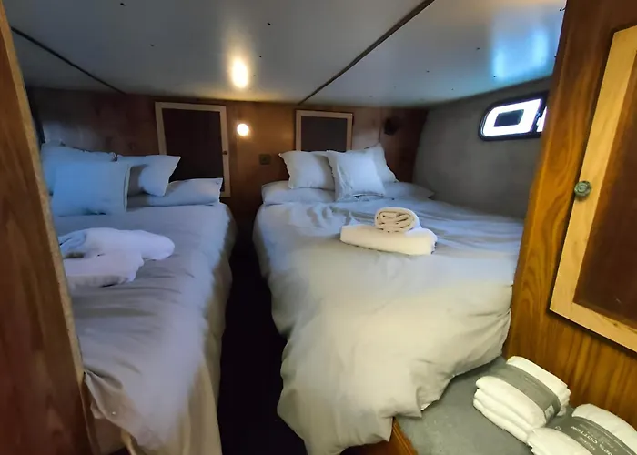 Barco Muy Espacioso Con Dos Terrazas Centro!! بوتيل