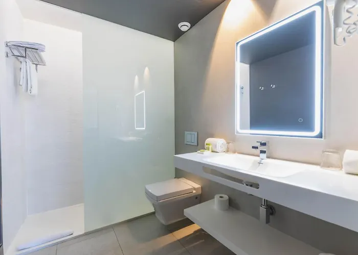 Myr Plaza Mercado & Hotel 4*