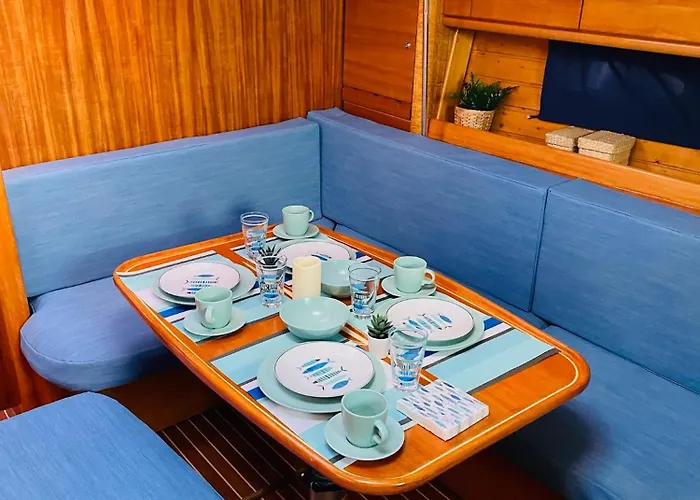 Bateau-hôtel Velero En Puerto De *