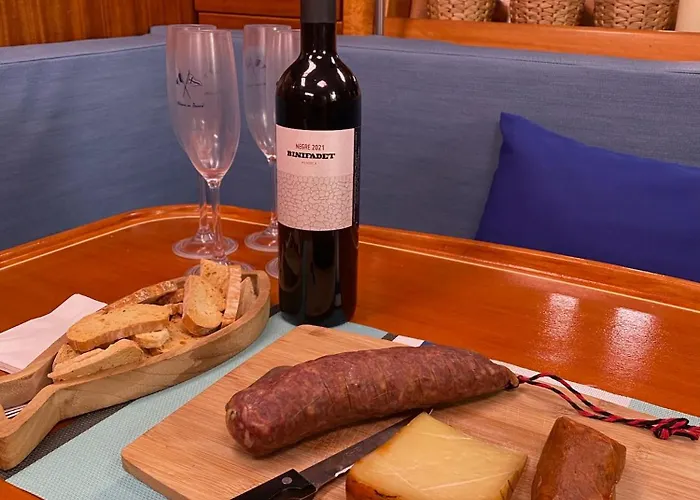 Velero En Puerto De Valence