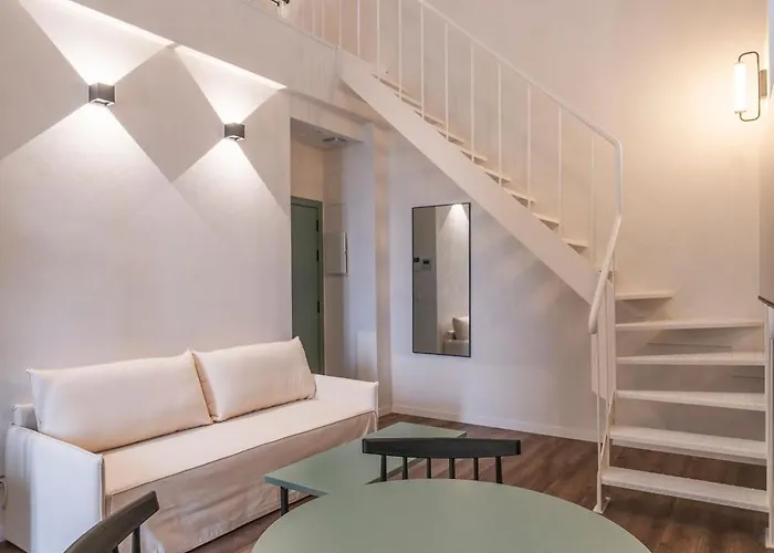 Vlc Host - Reina 168 Hotel *