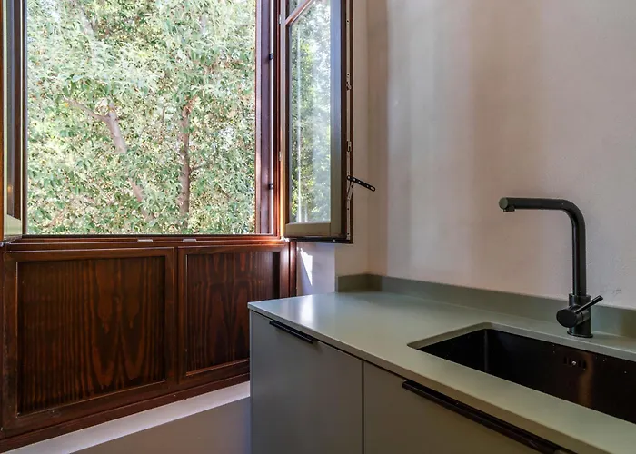 Vlc Host - Reina 168 Hotel *