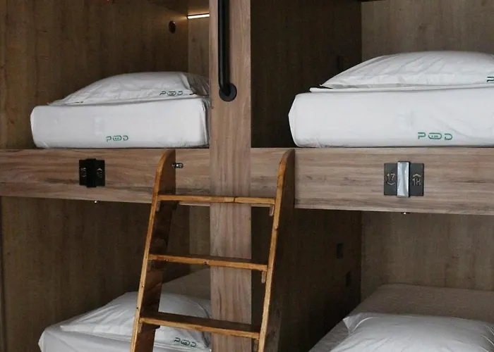 The Pod Village 호스텔