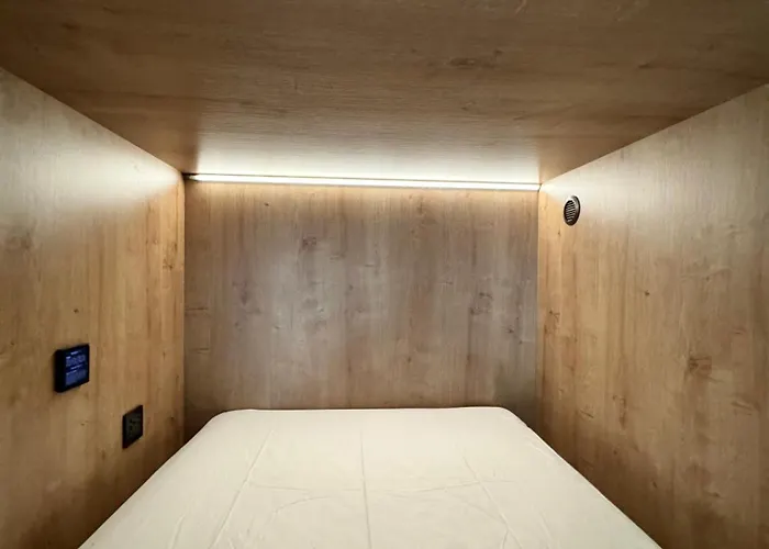 호스텔 The Pod Village