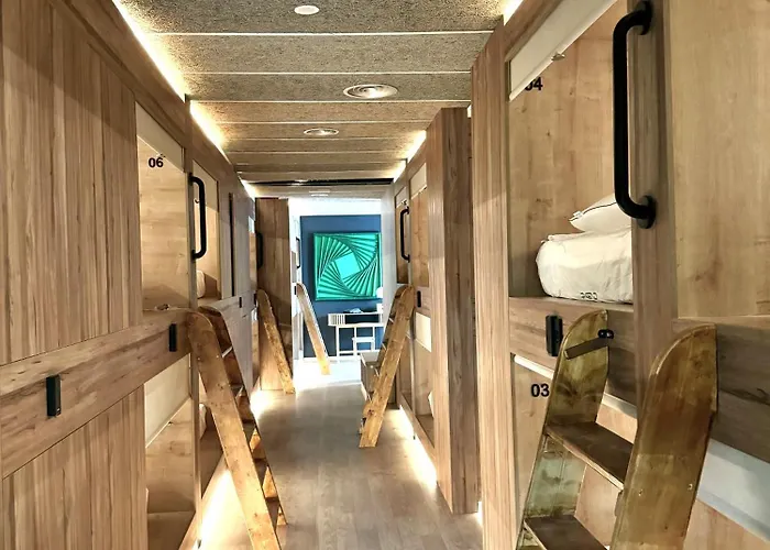 The Pod Village 호스텔