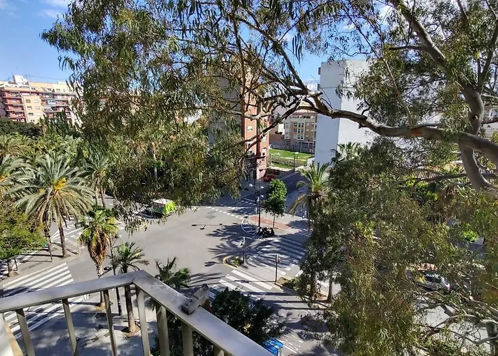 Comfy And Luminous With Balcony Apartmán