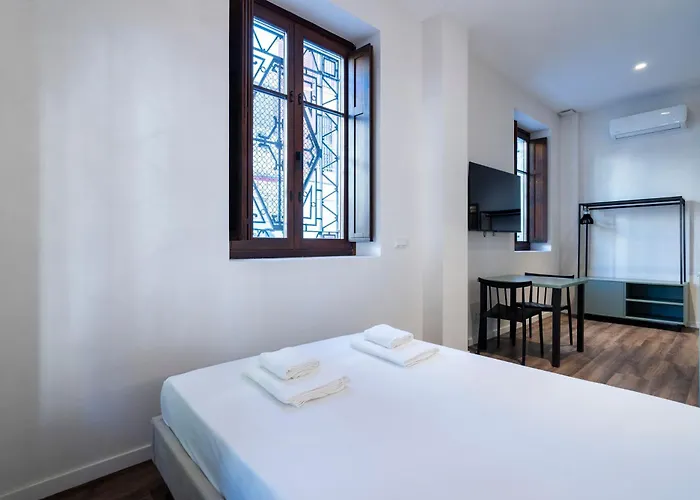 Hotel Vlc Host - Reina 168