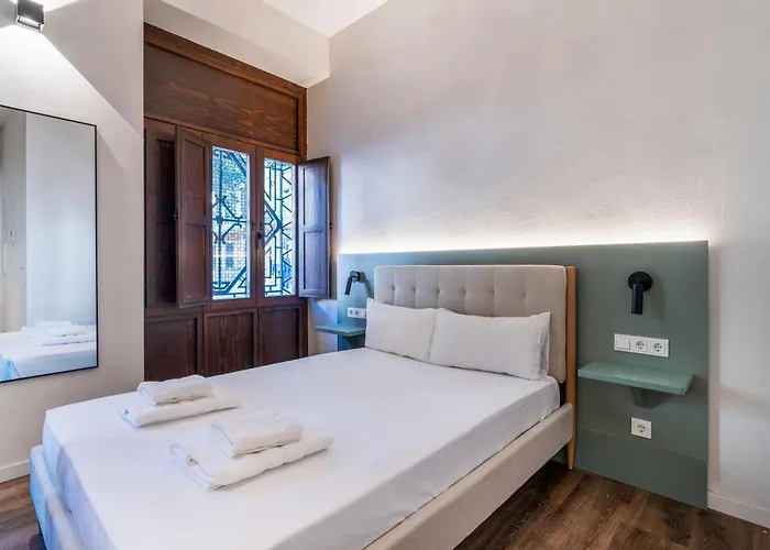 Vlc Host - Reina 168 Hotel Valencia