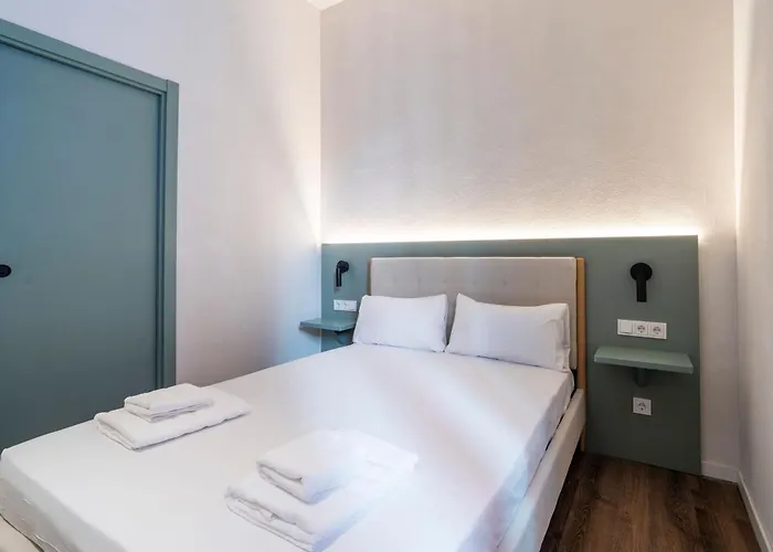 Hotel Vlc Host - Reina 168 *