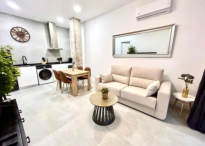 Convenient, Charming 15 Mins From Center