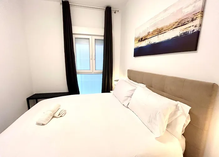 Convenient, Charming 15 Mins From Center Apartment