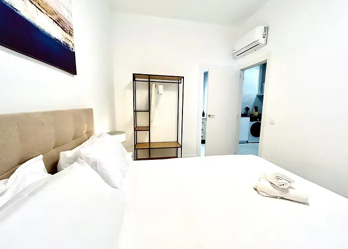 Convenient, Charming 15 Mins From Center Apartment Valencia