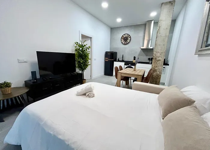 Convenient, Charming 15 Mins From Center *