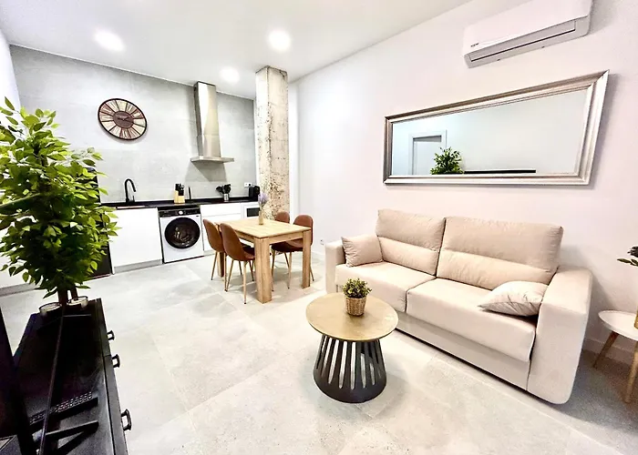 Convenient, Charming 15 Mins From Center Apartment