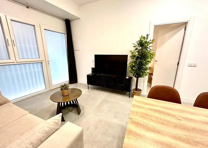 Convenient, Charming 15 Mins From Center