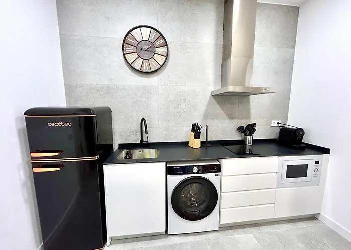 Convenient, Charming 15 Mins From Center Apartment