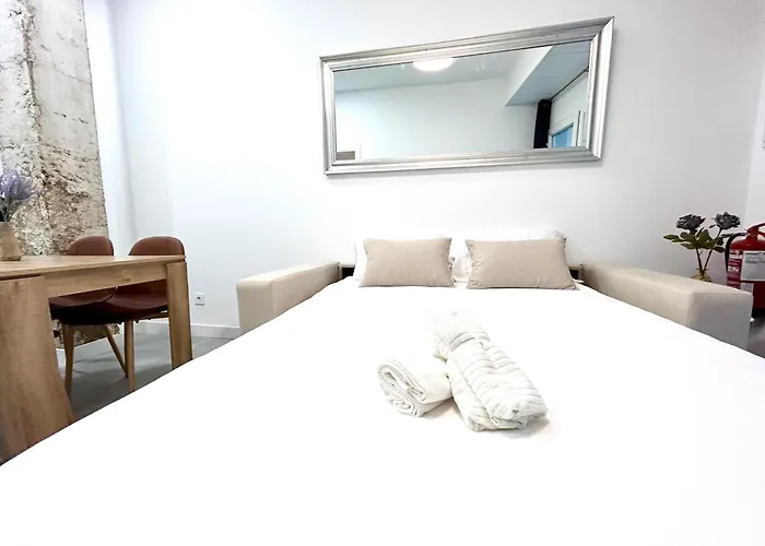 Convenient, Charming 15 Mins From Center Apartment *