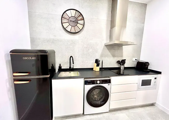 Apartment Convenient, Charming 15 Mins From Center *