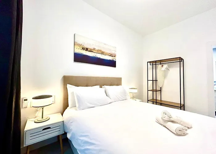 Convenient, Charming 15 Mins From Center Apartment Valencia