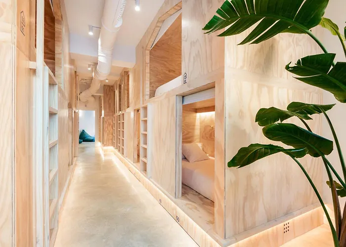 Colo Colo - Single Private Beds Hostel *