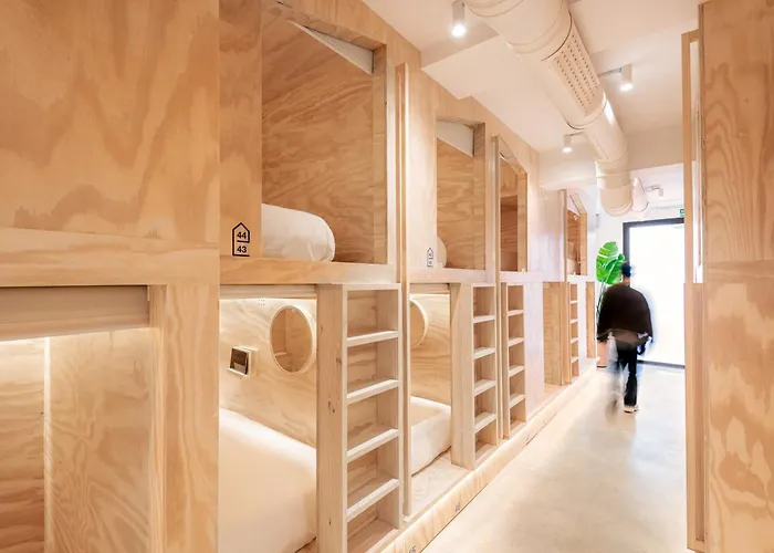 Colo Colo - Single Private Beds Hostel *