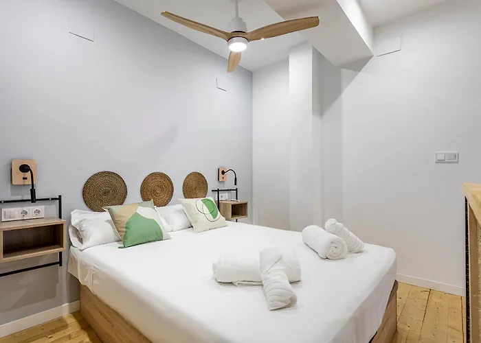 Marie Curie Flats, Lovely Duplex 3 فالنسيا