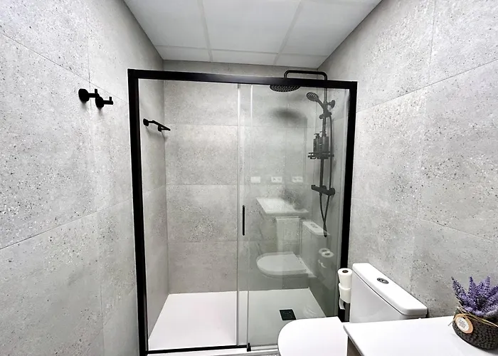 Comfort Near Metro, 2 Bed, 1 Bath 아파트