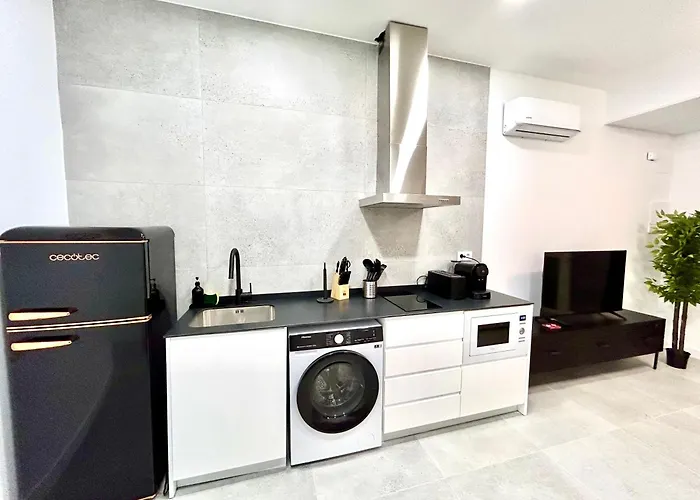 Comfort Near Metro, 2 Bed, 1 Bath 아파트 *