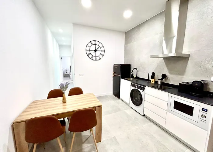 Comfort Near Metro, 2 Bed, 1 Bath *