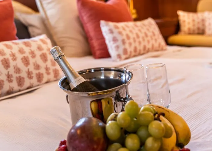 Botel Yacht Our Alissa Valencia