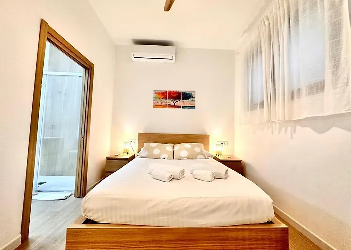 Valentia Modern And Comfortable Beachside Style Βαλένθια