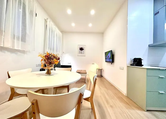 Valentia Modern And Comfortable Beachside Style Βαλένθια