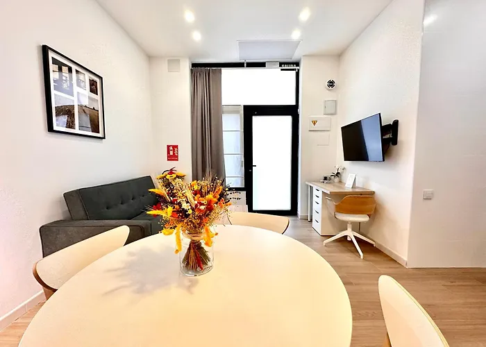 Valentia Modern And Comfortable Beachside Style Βαλένθια