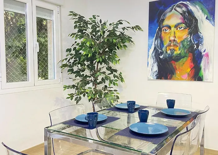 Frente Estacion De Tren Joaquin Sorolla 홈스테이