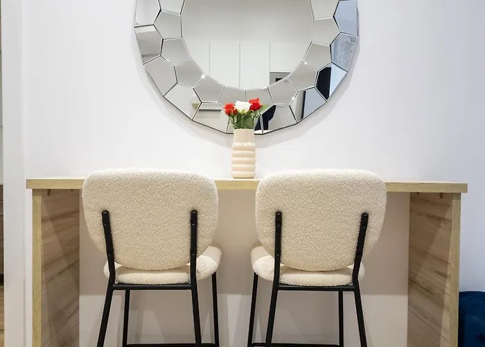 Lola By Concept Flats Valenza