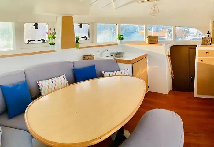 Barco Sobre El Mar Úszó hotel *