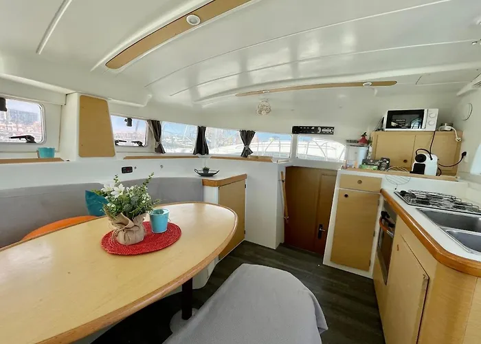 Barco Sobre El Mar Valencia