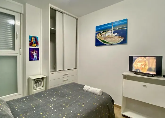 Frente Estacion De Tren Joaquin Sorolla 홈스테이 발렌시아