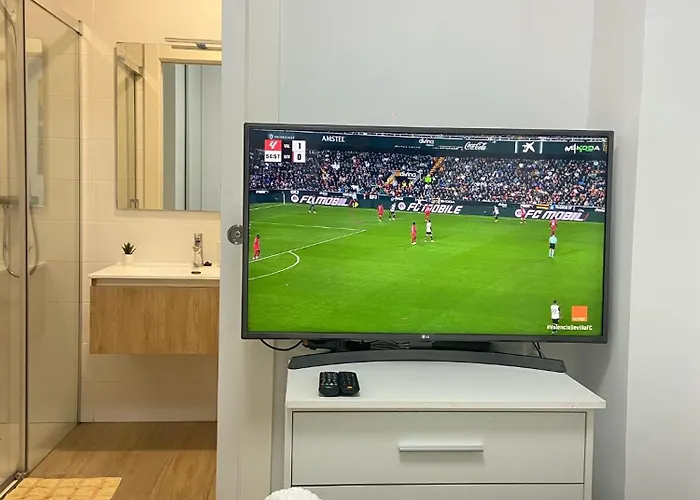 Frente Estacion De Tren Joaquin Sorolla 홈스테이 *