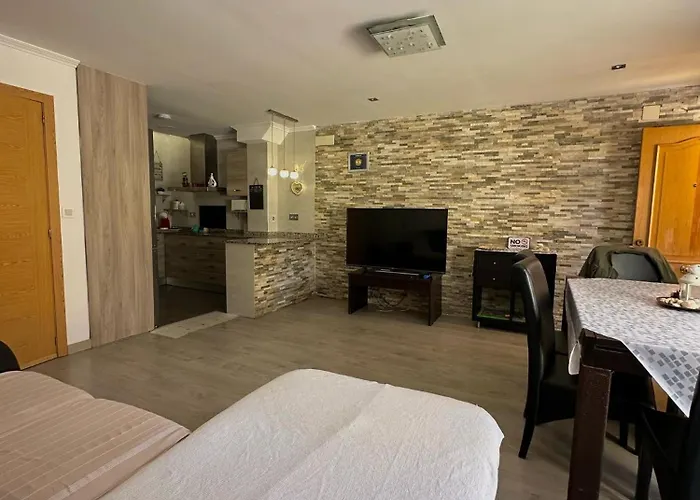 Casa Con Barbacoa En Urbanizacion Privada Villa *