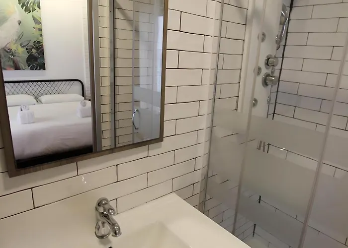 Increible Con Terraza Al Lado De Torres De Quart *