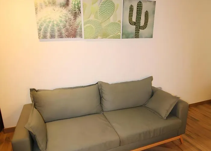 Increible Con Terraza Al Lado De Torres De Quart