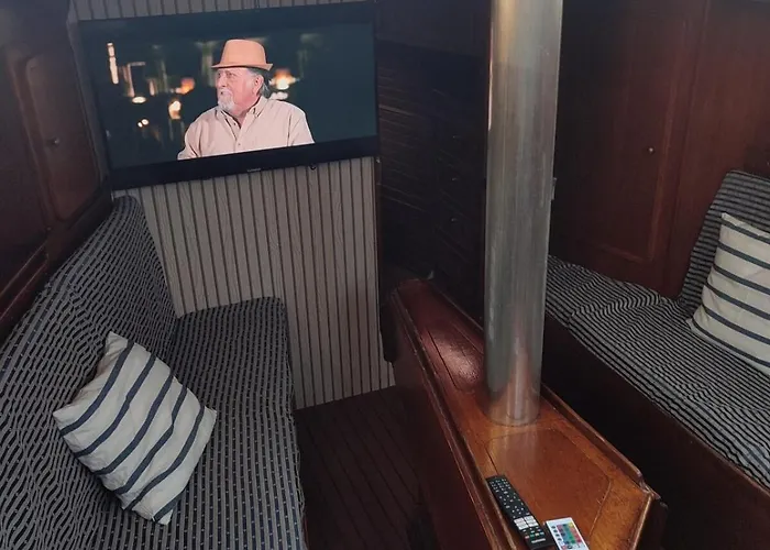 Romantic Sailboat بوتيل فالنسيا