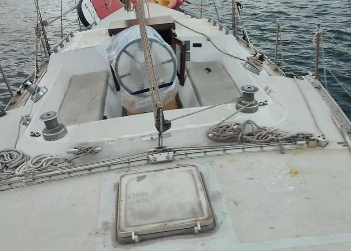 Romantic Sailboat بوتيل *