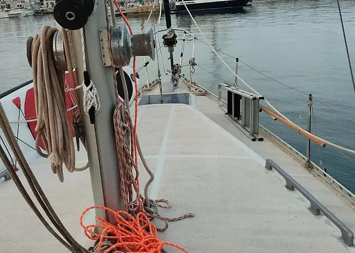 Romantic Sailboat * فالنسيا